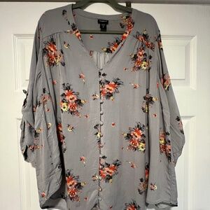 Torrid Women’s 3/4 Sleeve Blouse, NWOT - gray with floral pattern - 3
